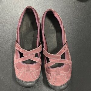 Clarks Women's Athletic Shoes - wine and Black size 12 m